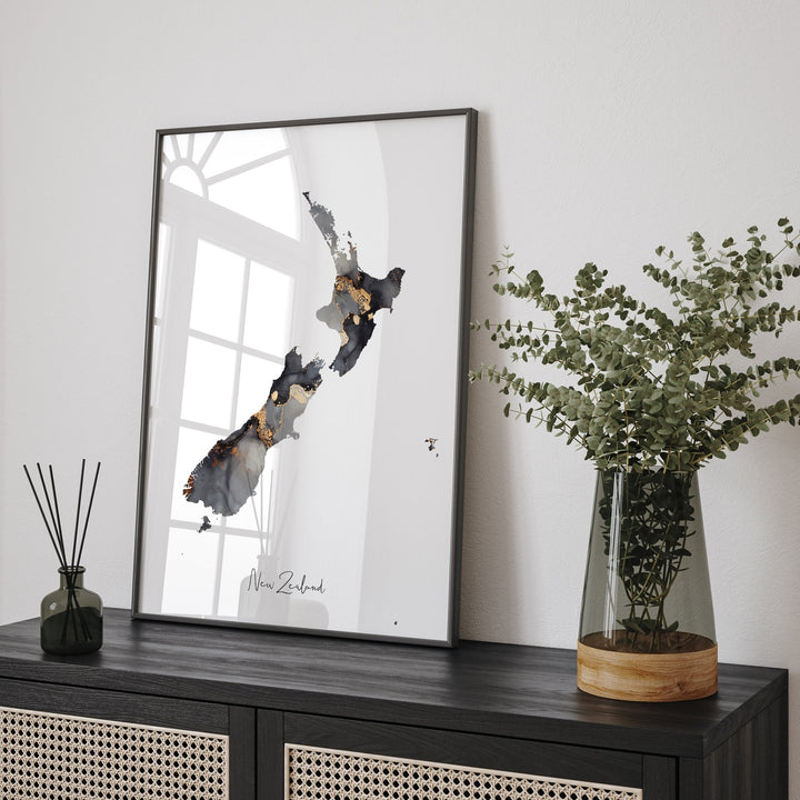 New Zealand Map Black & Gold Wall Art Print [EV]